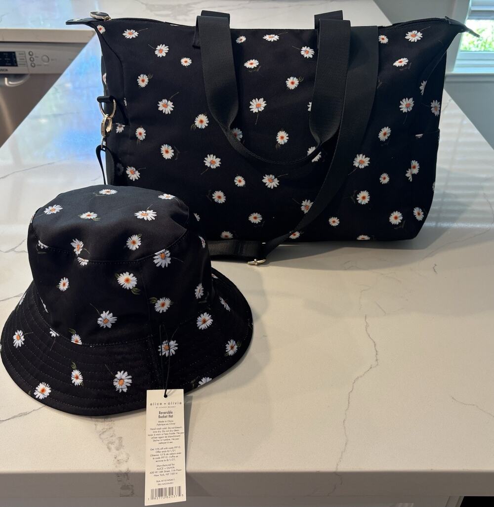 NWT Alice And Olivia Daisy Floral Print Gym Weekender Travel Duffel Bag & Hat